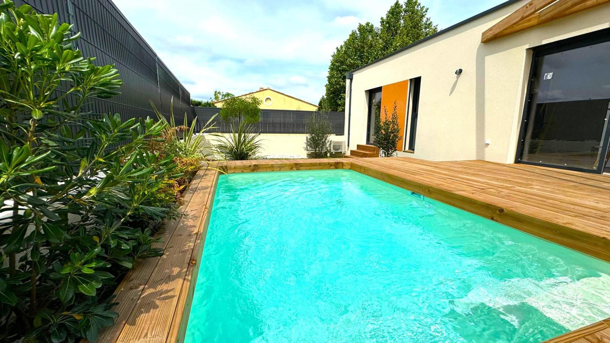 Daya Lodge. LʼIsle-sur-la-Sorgue Eksteriør billede