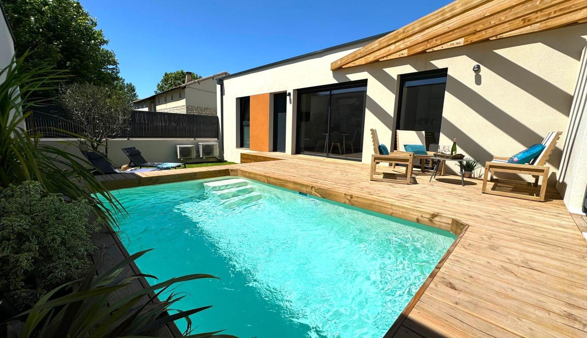 Daya Lodge. LʼIsle-sur-la-Sorgue Eksteriør billede