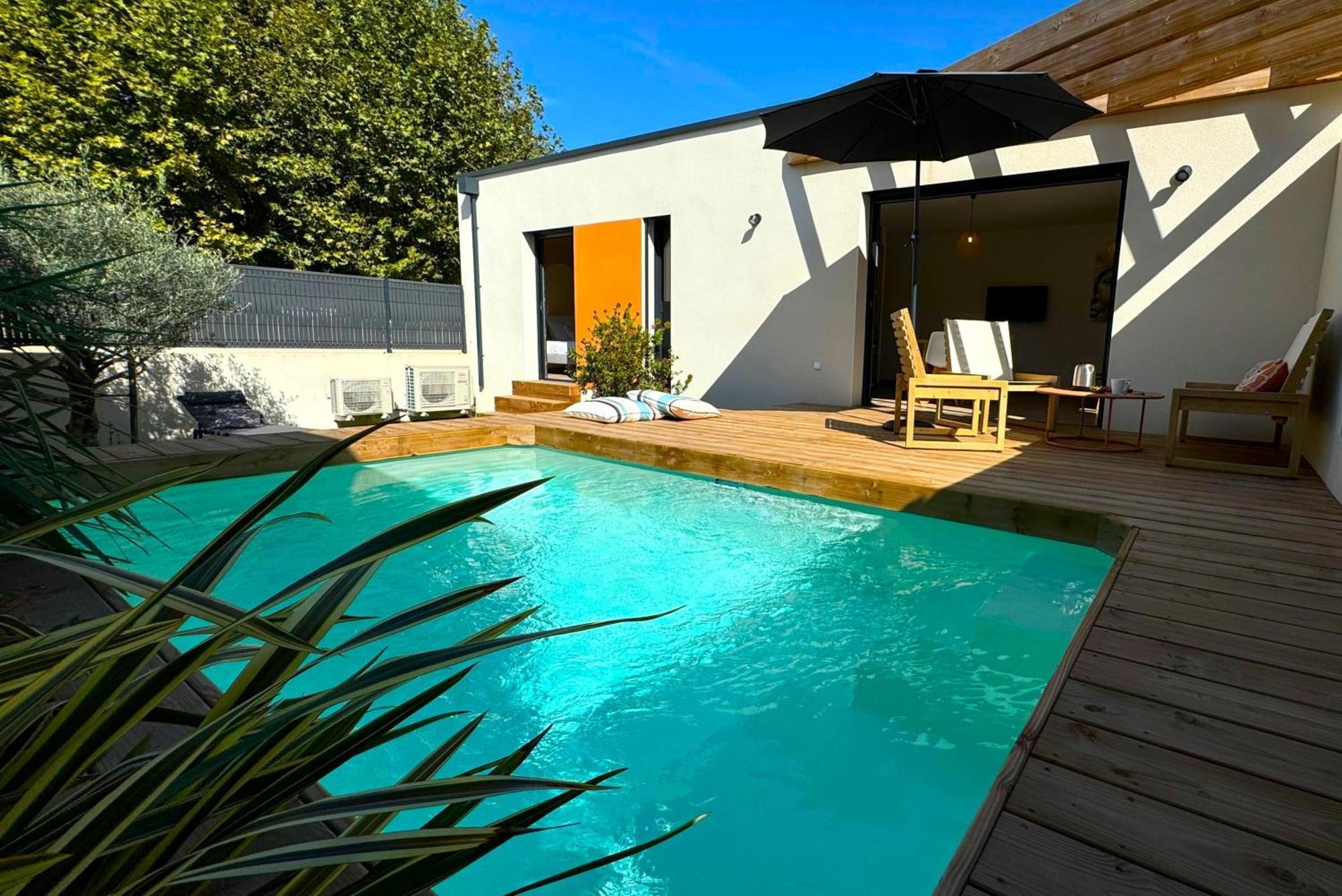 Daya Lodge. LʼIsle-sur-la-Sorgue Eksteriør billede