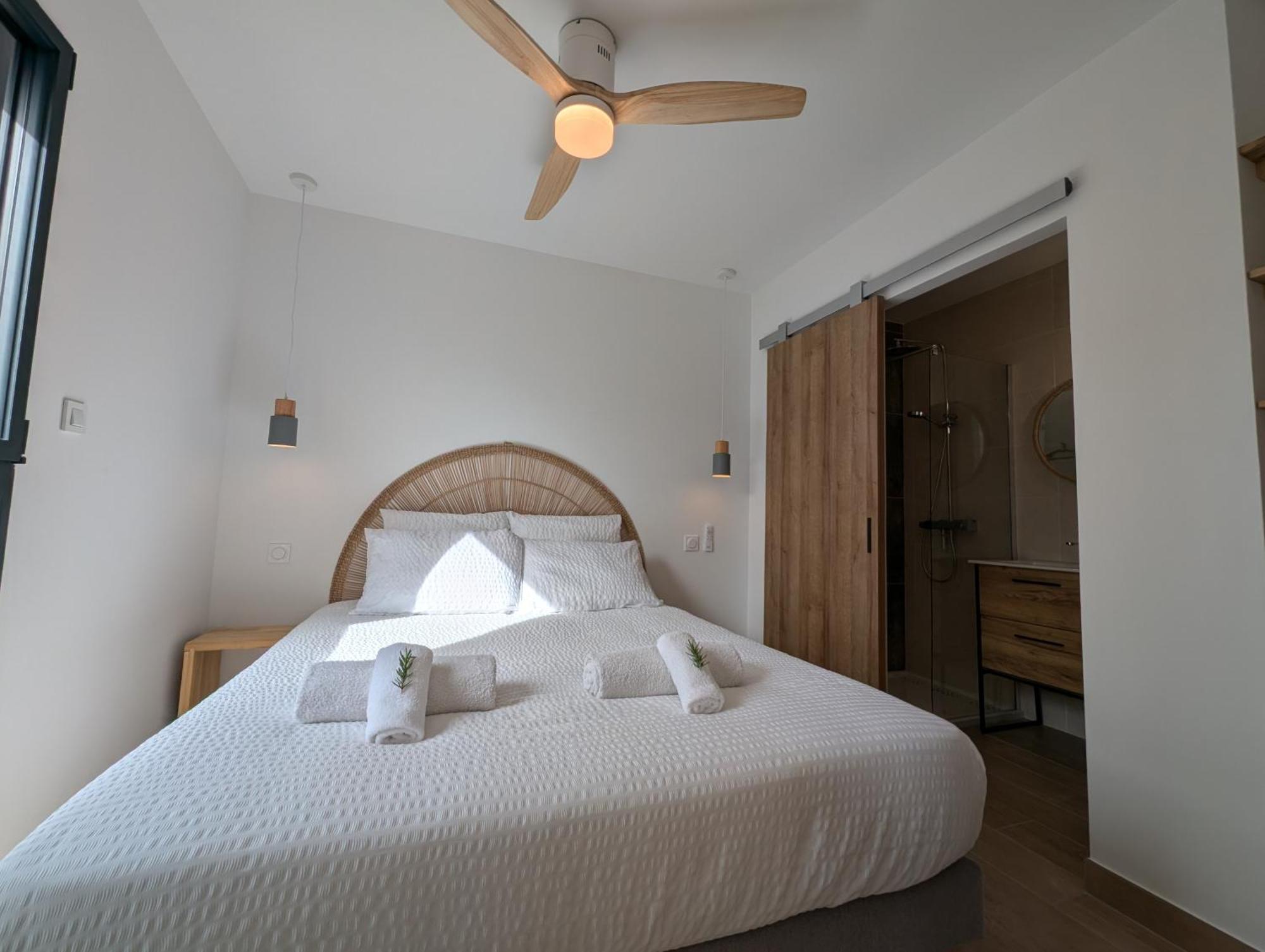 Daya Lodge. LʼIsle-sur-la-Sorgue Eksteriør billede