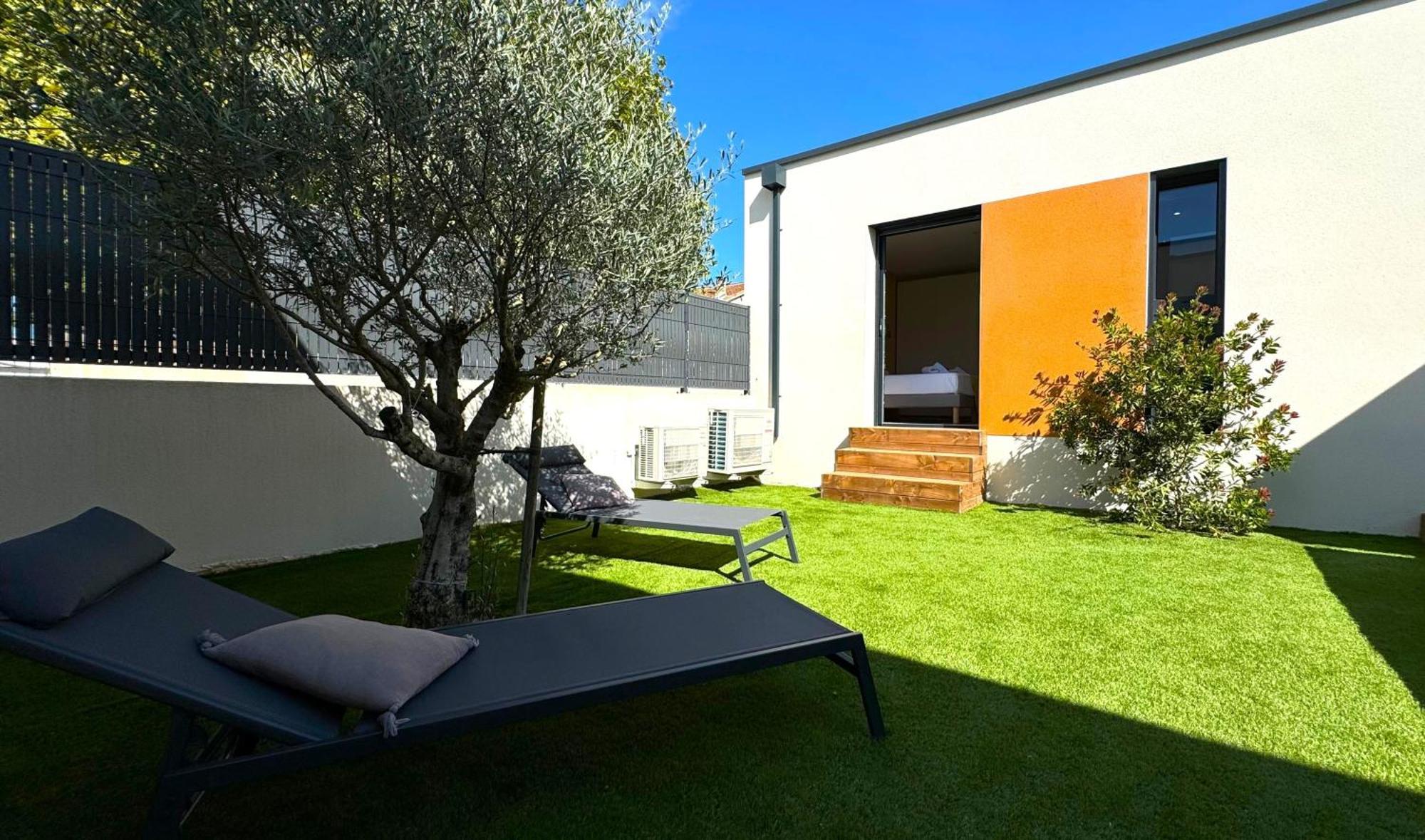 Daya Lodge. LʼIsle-sur-la-Sorgue Eksteriør billede