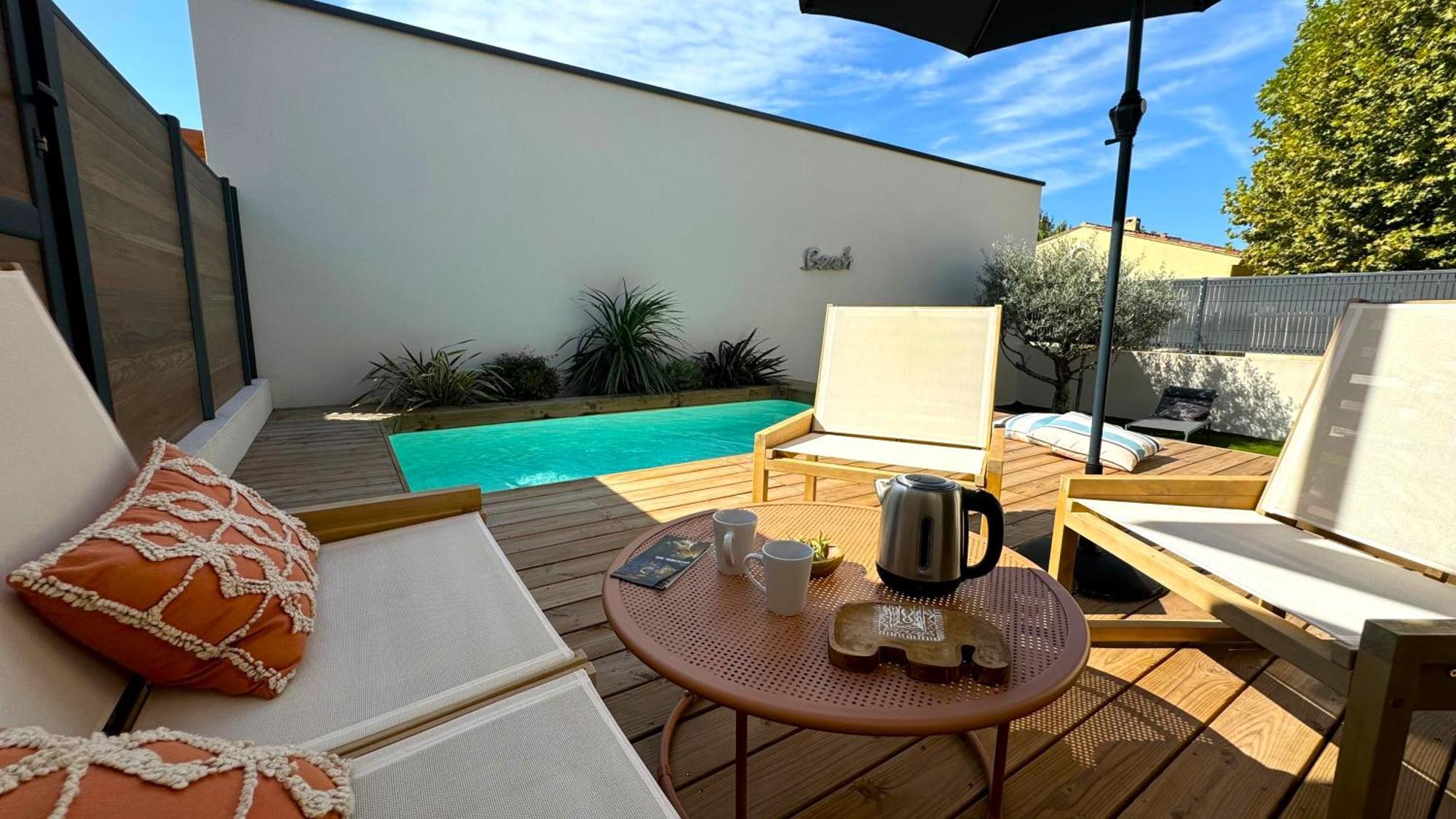 Daya Lodge. LʼIsle-sur-la-Sorgue Eksteriør billede