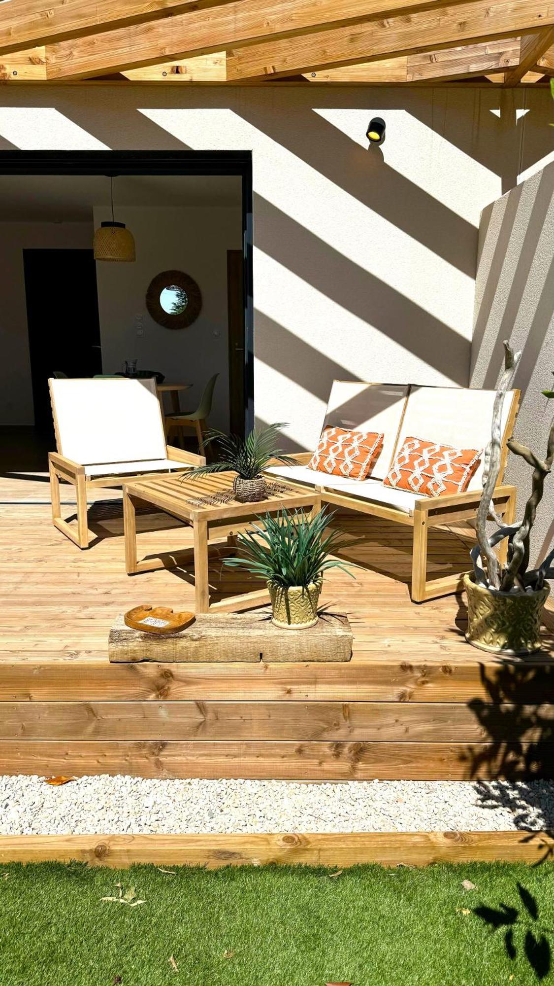 Daya Lodge. LʼIsle-sur-la-Sorgue Eksteriør billede