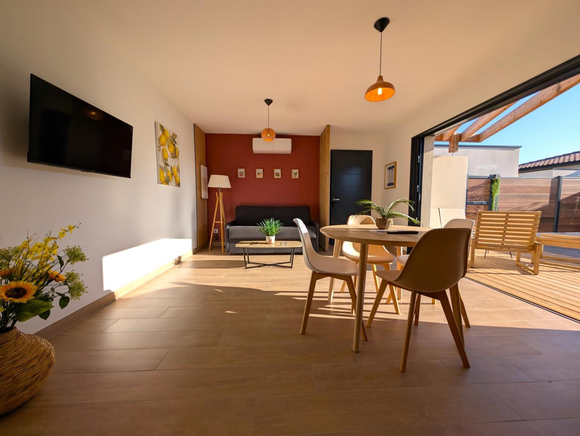 Daya Lodge. LʼIsle-sur-la-Sorgue Eksteriør billede