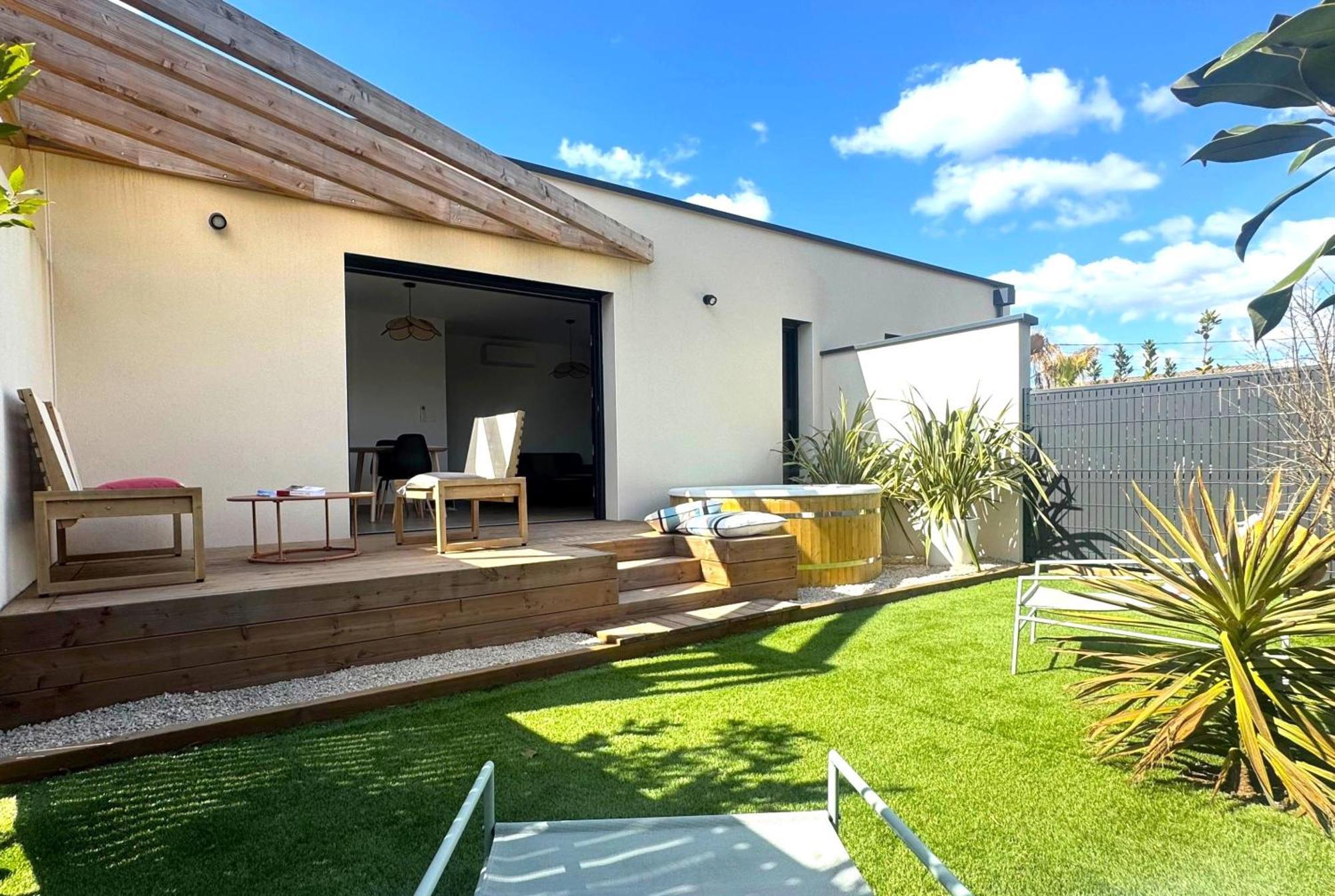 Daya Lodge. LʼIsle-sur-la-Sorgue Eksteriør billede