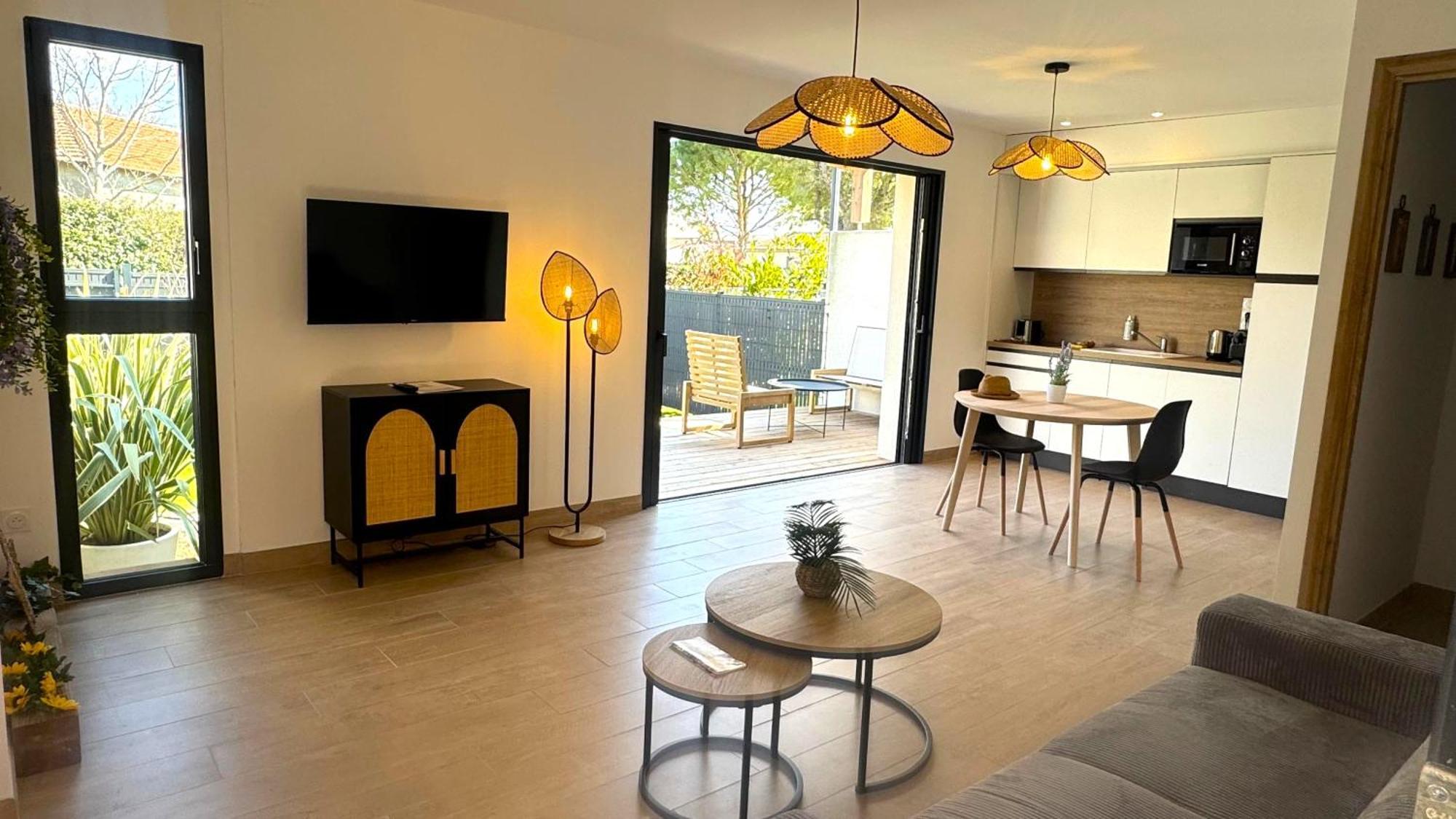 Daya Lodge. LʼIsle-sur-la-Sorgue Eksteriør billede