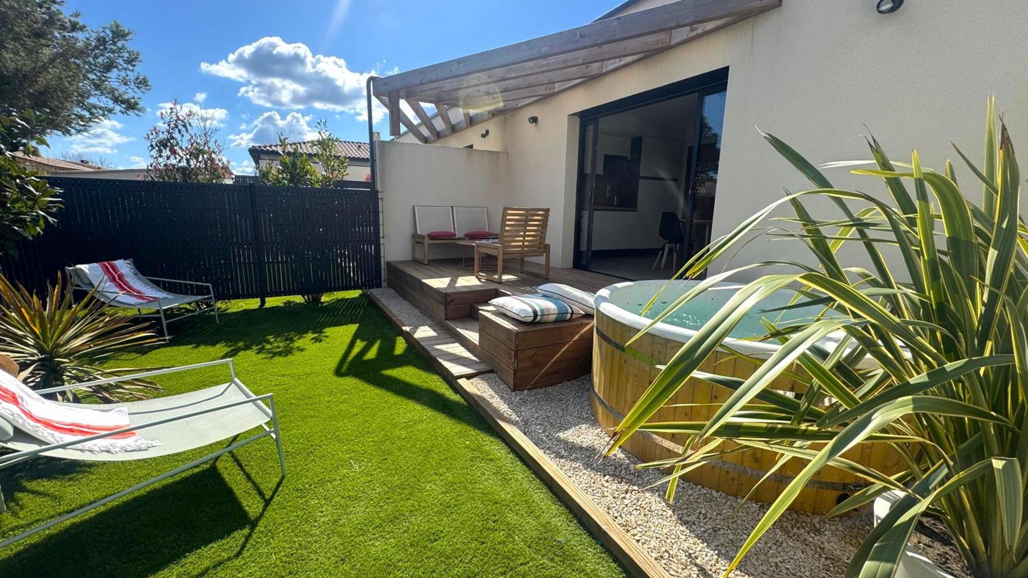 Daya Lodge. LʼIsle-sur-la-Sorgue Eksteriør billede
