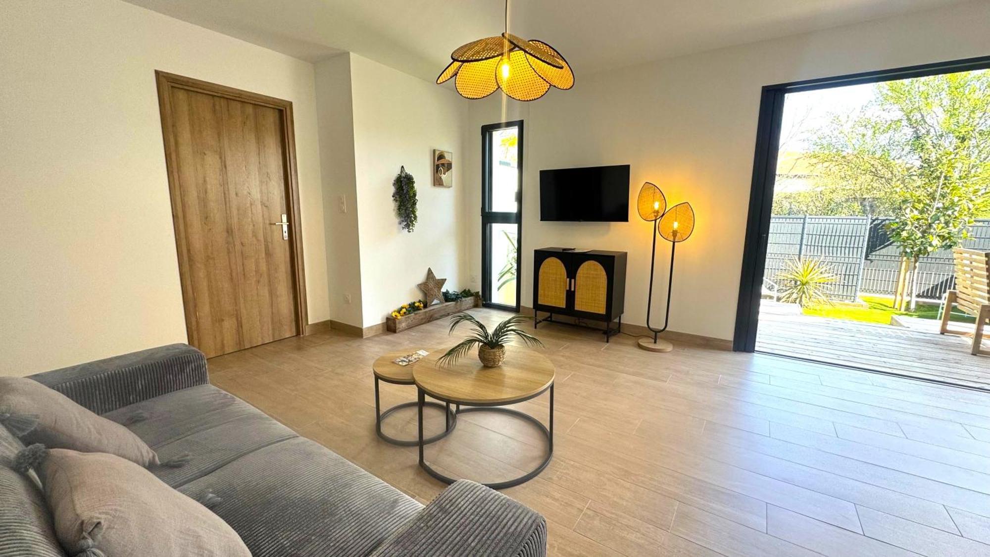 Daya Lodge. LʼIsle-sur-la-Sorgue Eksteriør billede